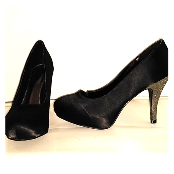 Women's Unlisted black heels - Picture 1 of 8